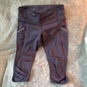 Black cropped leggings